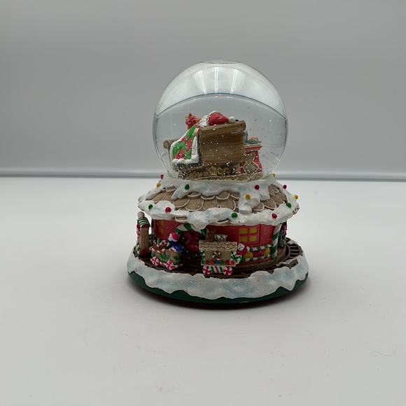Limited Edition Waterford Musical Rotating Snow Globe playing Brahms Lullaby - Picture 4 of 17